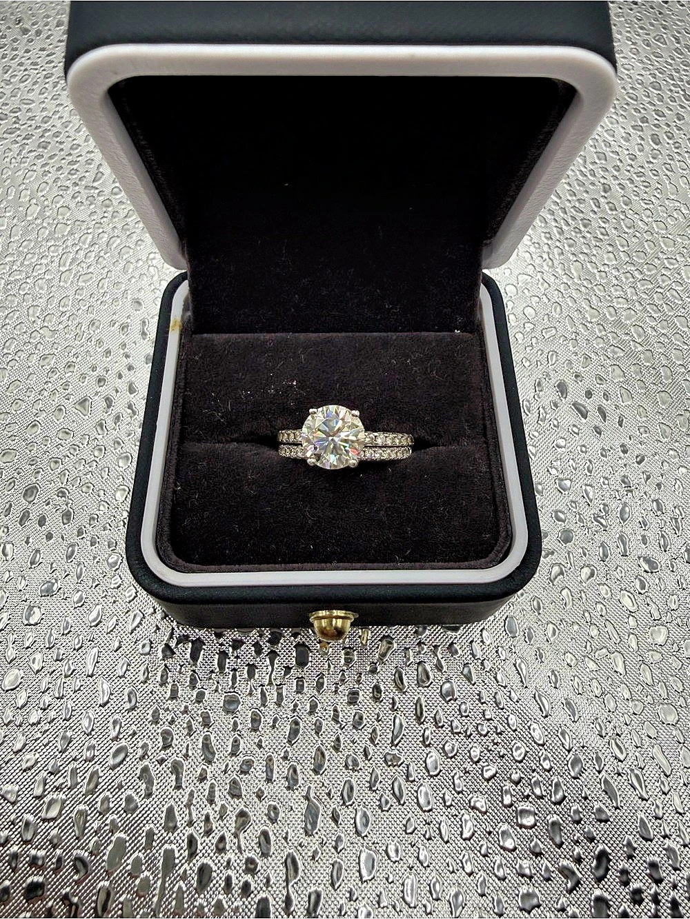 Round-Cut Cubic Zirconia Engagement/Wedding Ring Set in 925 Sterling Silver